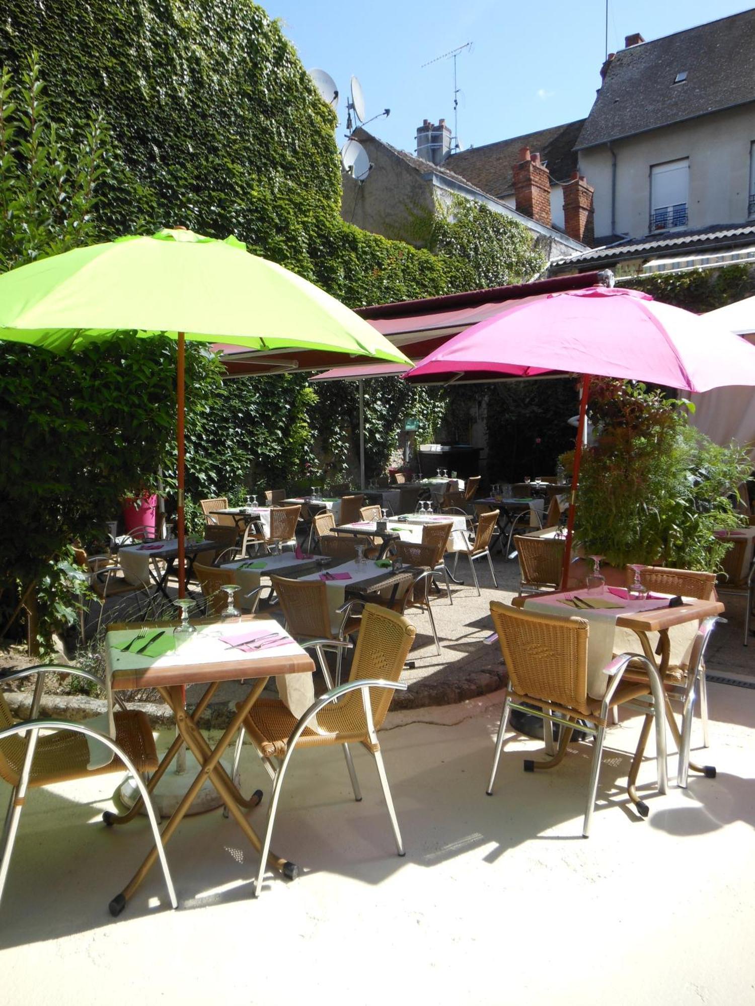 Logis - Hotel Restaurant L'Ecu De France Malesherbes المظهر الخارجي الصورة