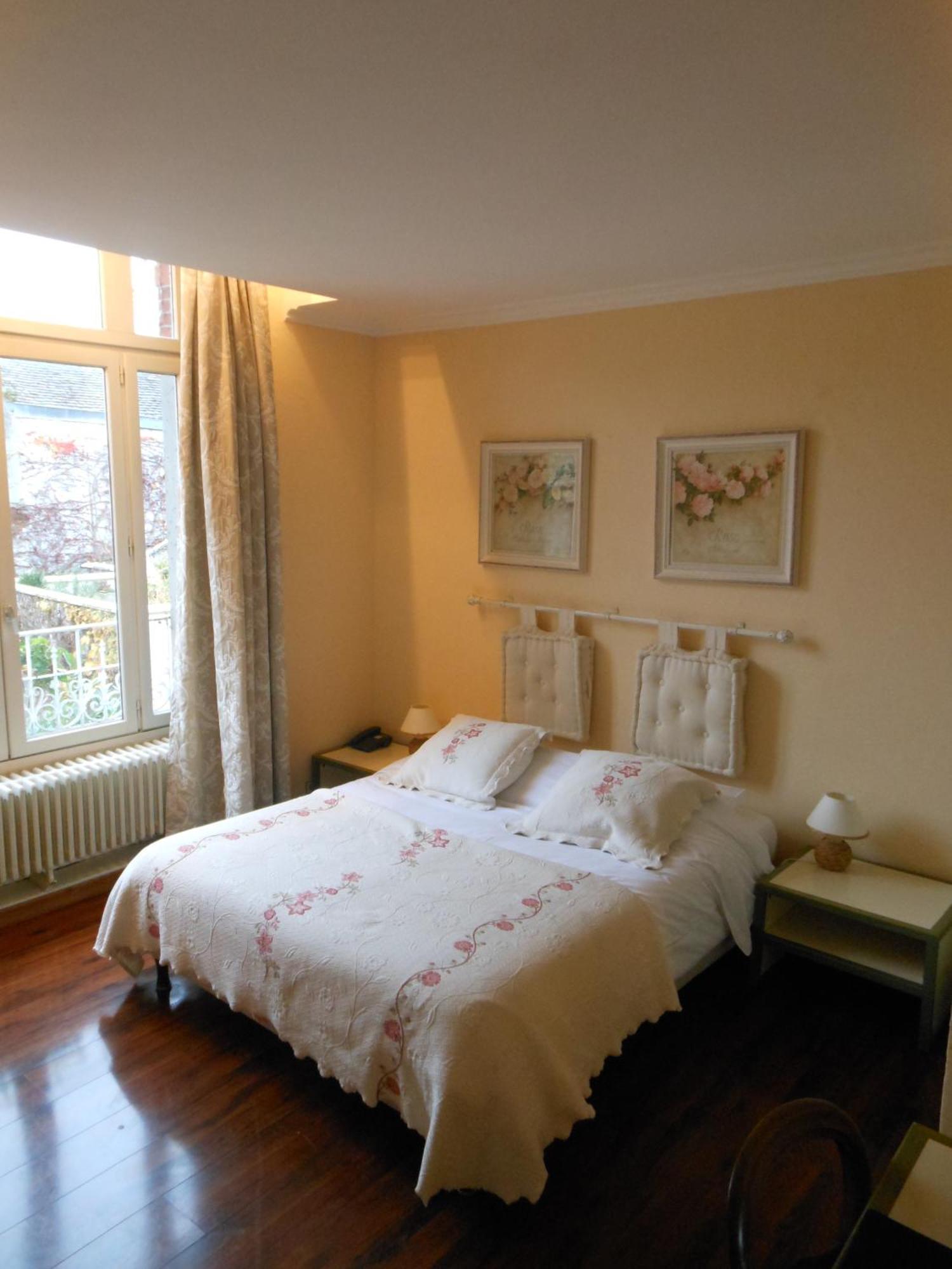 Logis - Hotel Restaurant L'Ecu De France Malesherbes المظهر الخارجي الصورة
