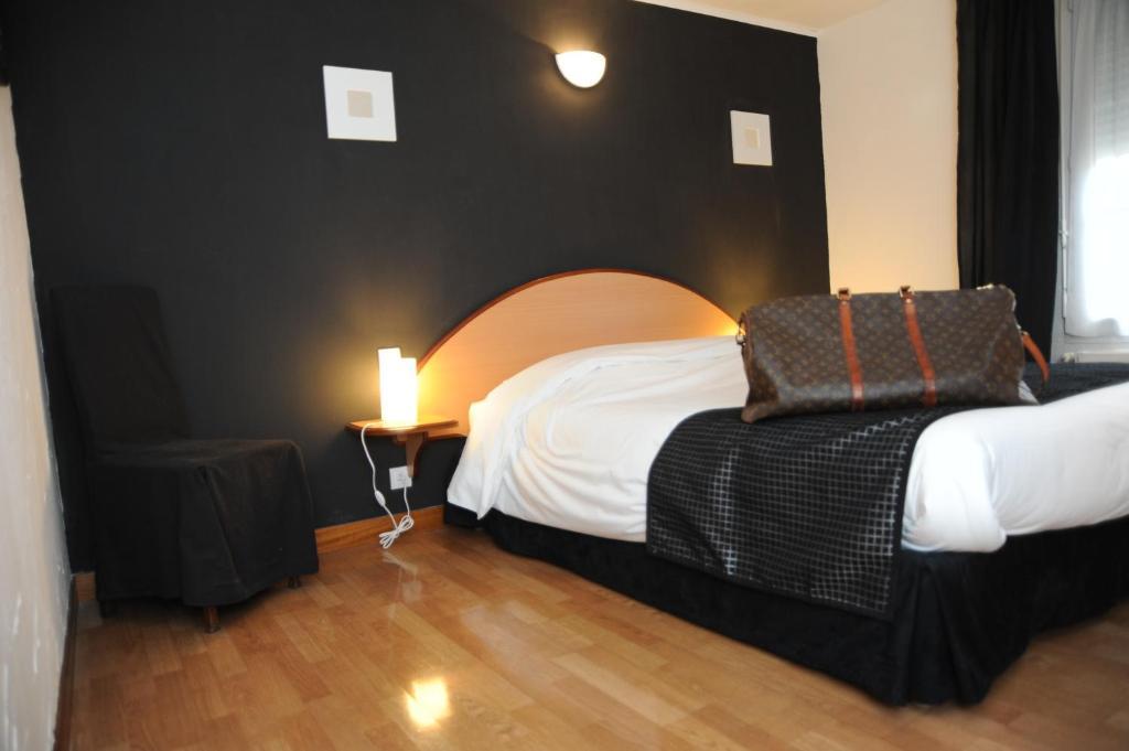 Logis - Hotel Restaurant L'Ecu De France Malesherbes الغرفة الصورة