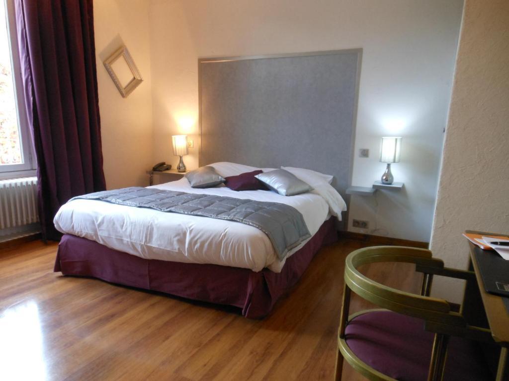 Logis - Hotel Restaurant L'Ecu De France Malesherbes المظهر الخارجي الصورة